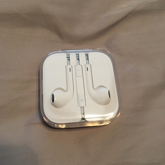 Apple IPhone Earphones - Picture 1 of 2